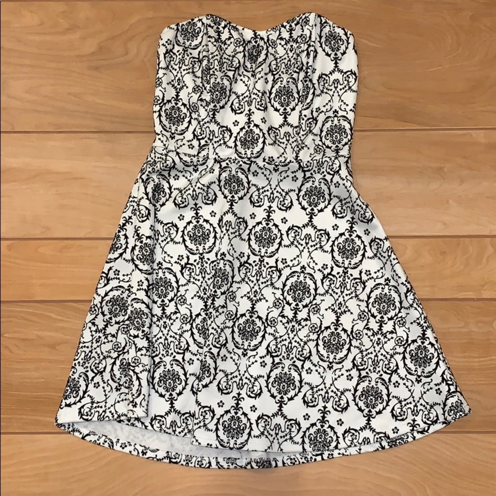 White and black patterned dress